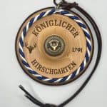 „Königlicher Hirschgarten“-Getränkedeckel aus Holz von oben fotografiert