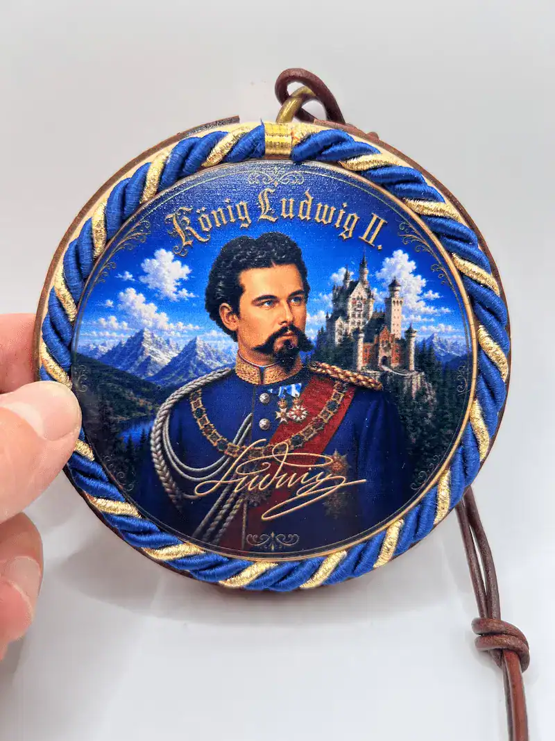 König Ludwig DEckel mit Kordel und Lederumrandung